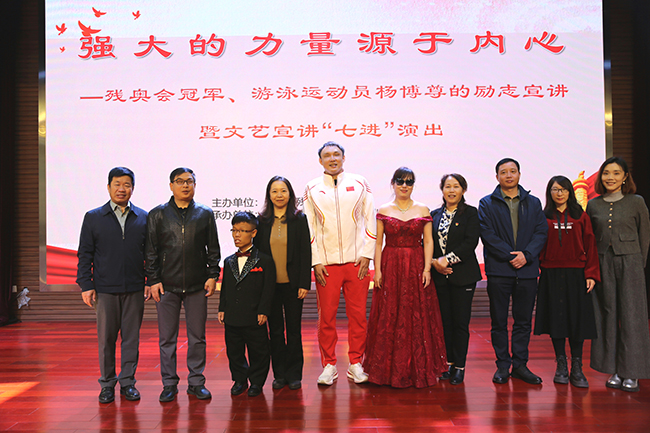 图为活动现场